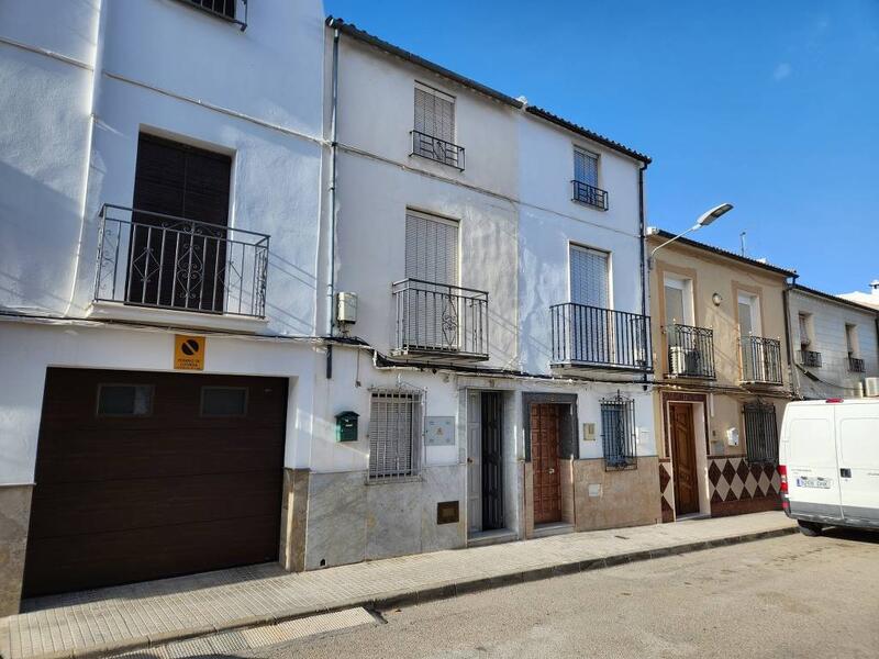 Townhouse for sale in Rute, Córdoba