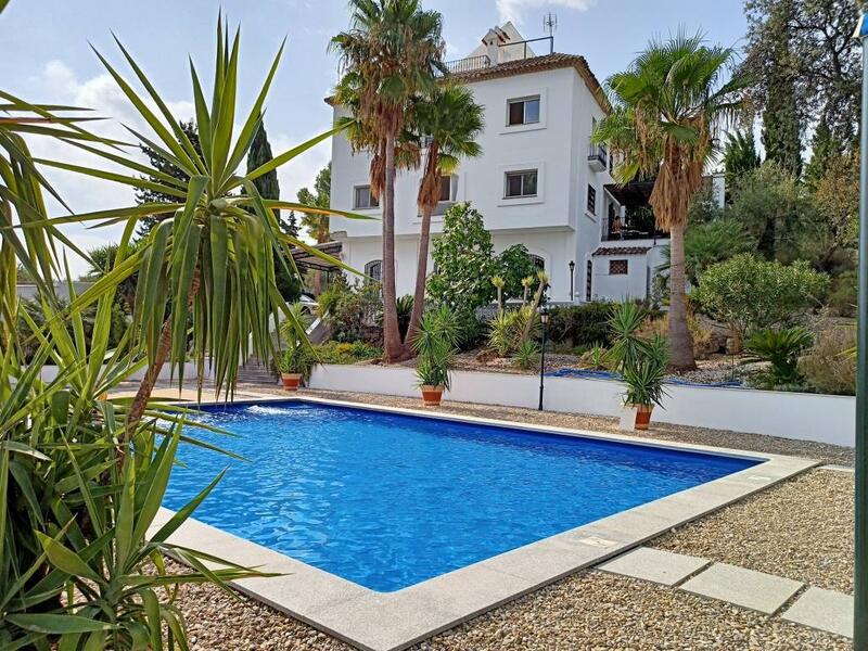 Villa for sale in Herrera, Sevilla