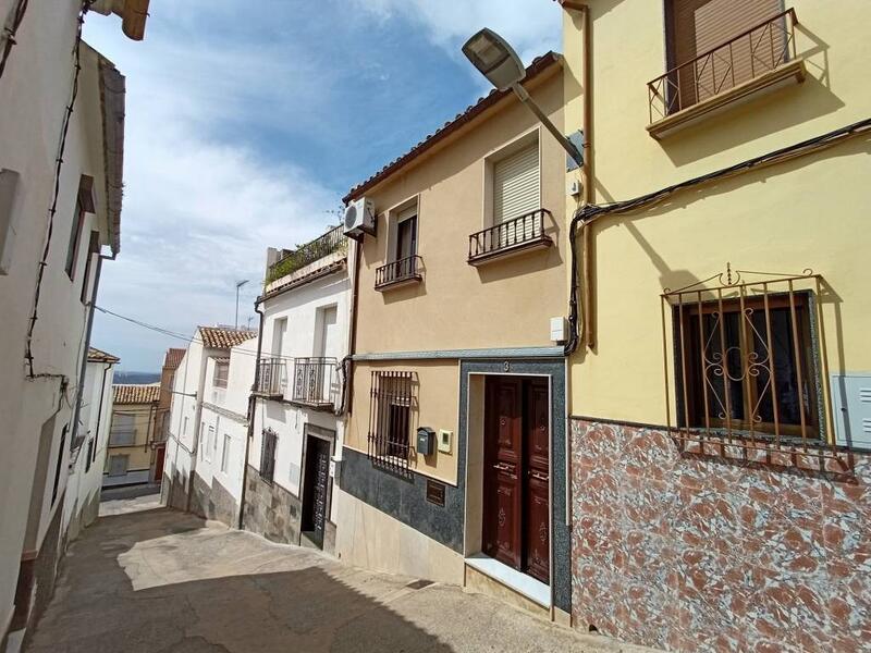 Townhouse for sale in Rute, Córdoba