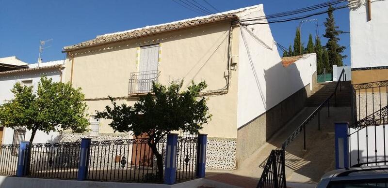 Townhouse for sale in Rute, Córdoba