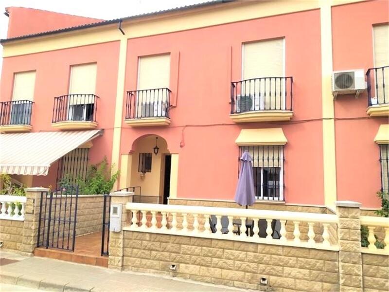 Townhouse for sale in Rute, Córdoba