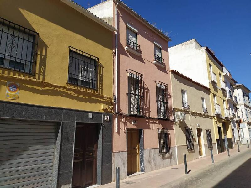 Townhouse for sale in Lucena, Córdoba