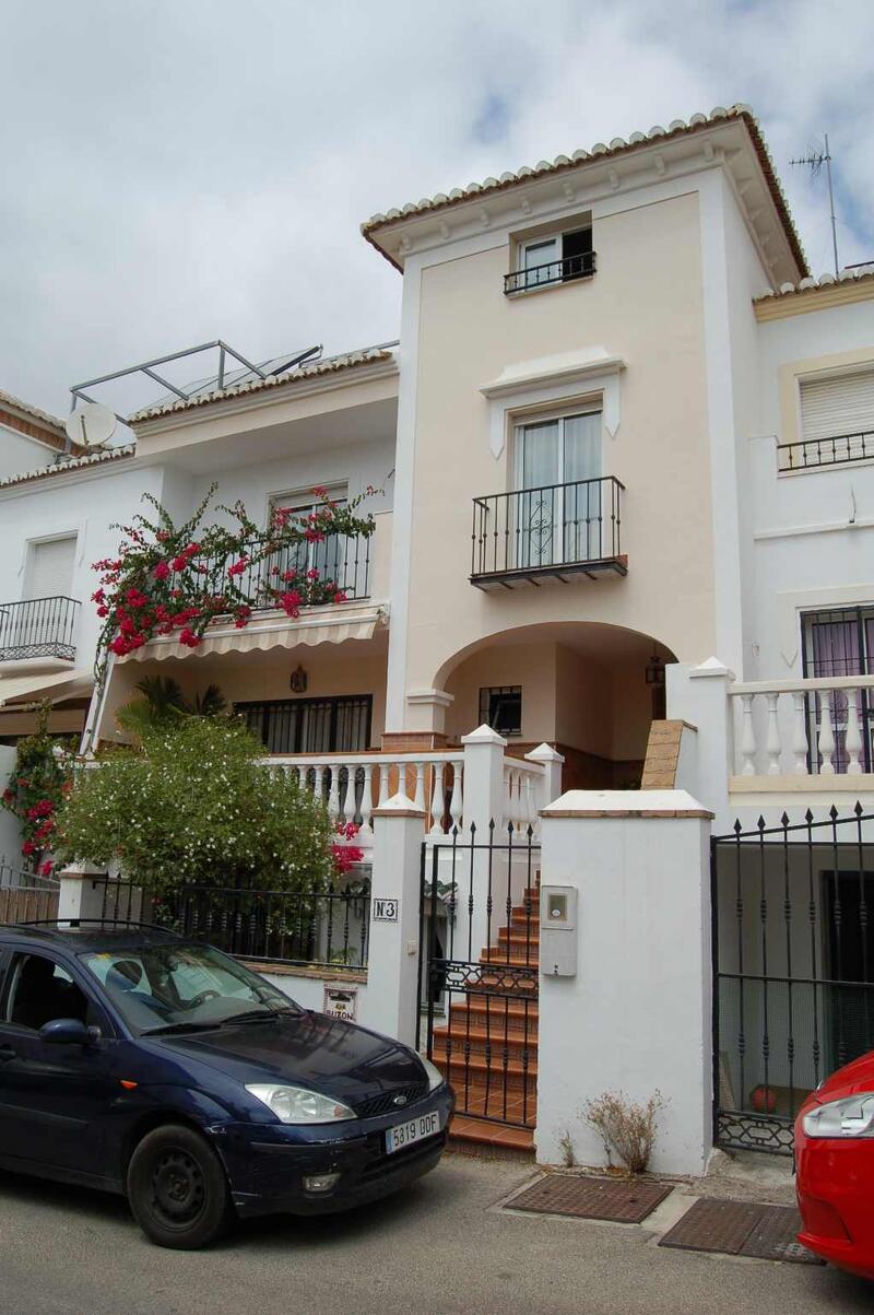 3 bedroom Townhouse for Long Term Rent