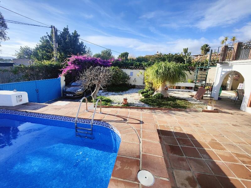 Villa zu verkaufen in Nerja, Málaga