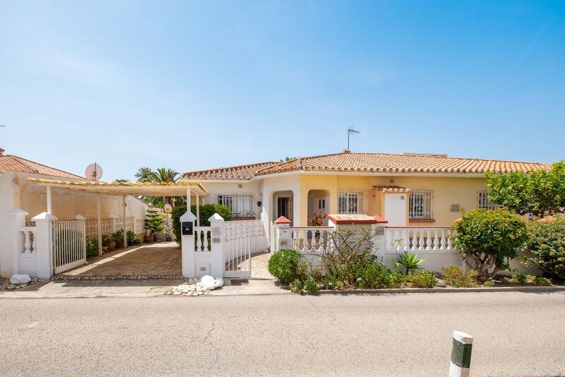 Country House for sale in Torrox, Málaga