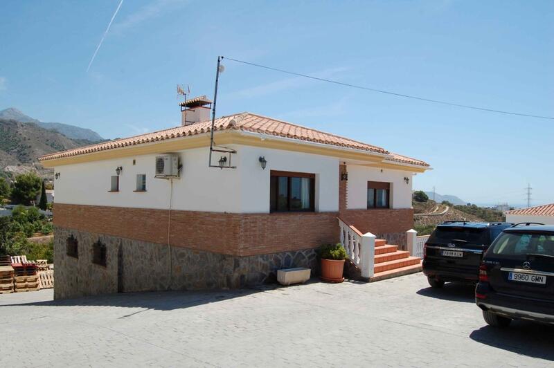 Villa zu verkaufen in Nerja, Málaga