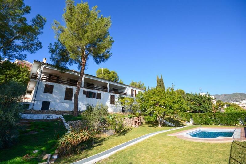 Villa en venta en Nerja, Málaga