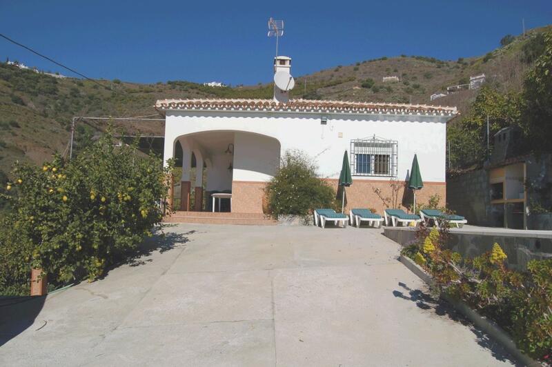 Villa à louer à long terme dans Torrox, Málaga