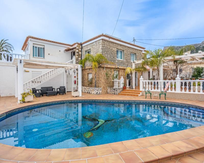 Коммерческая недвижимость продается в Calpe, Alicante