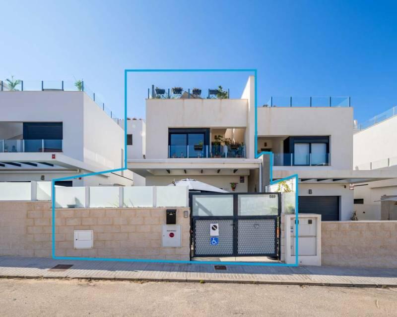 Villa en venta en Villamartin, Alicante
