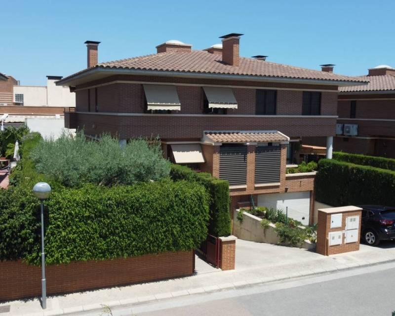 4 Cuarto Villa en venta