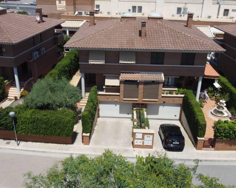 4 Cuarto Villa en venta