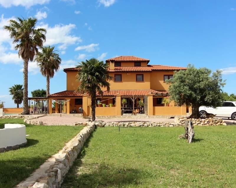 Villa en venta en Denia, Alicante