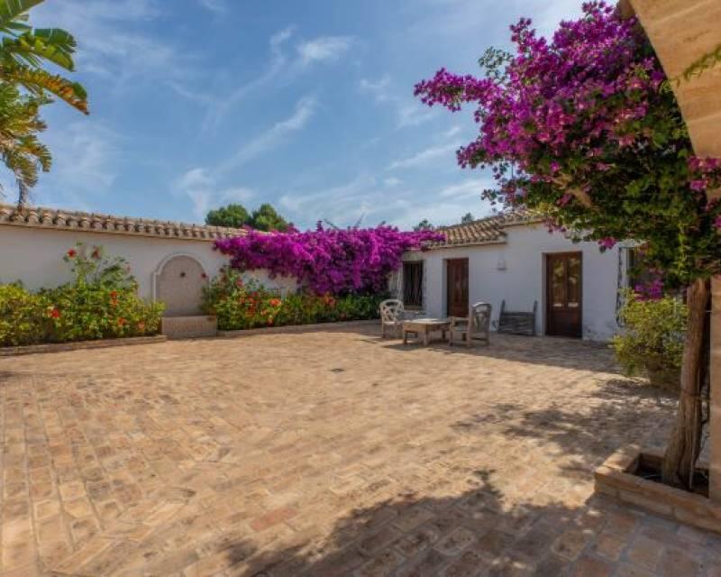 6 bedroom Villa for sale