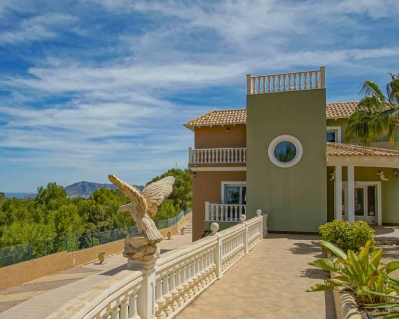 8 bedroom Villa for sale