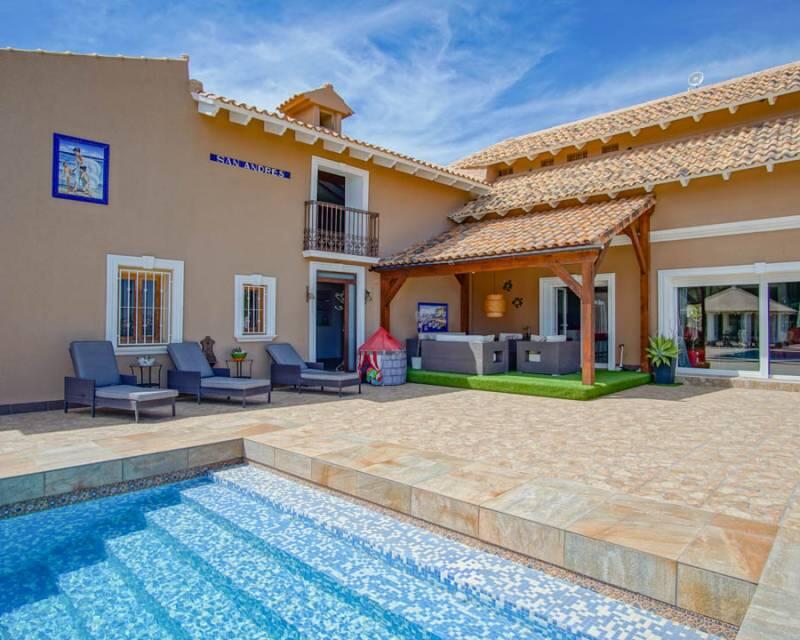 8 bedroom Villa for sale