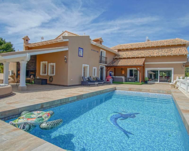 8 bedroom Villa for sale