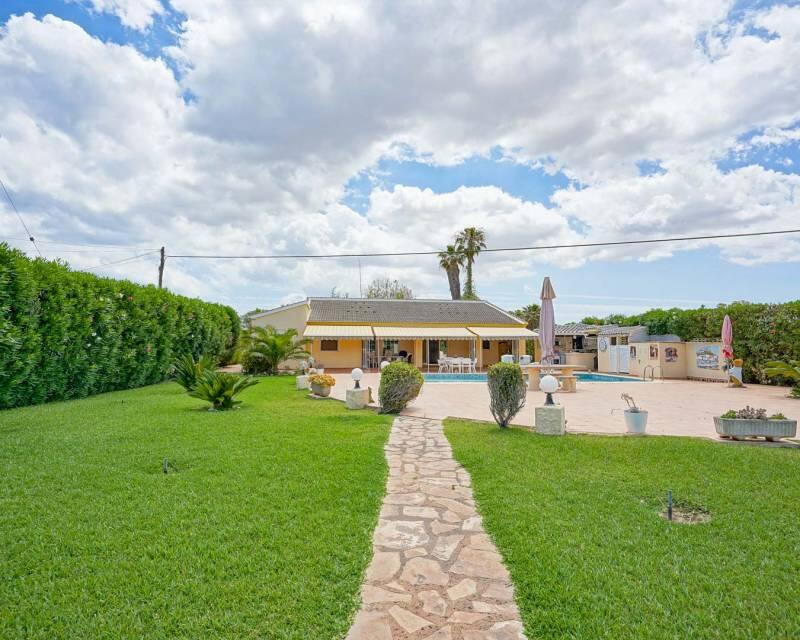 Villa en venta en Denia, Alicante