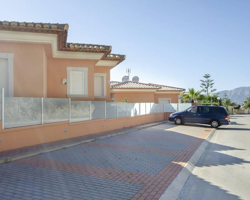 9 Cuarto Villa en venta