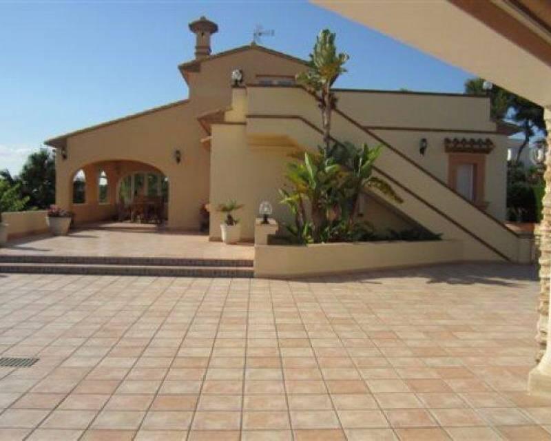 6 bedroom Villa for sale