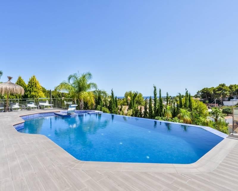 6 bedroom Villa for sale