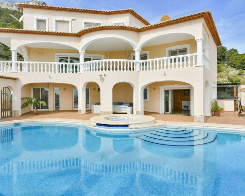 6 bedroom Villa for sale