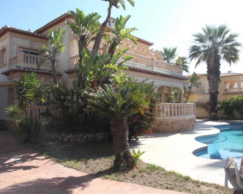 6 bedroom Villa for sale