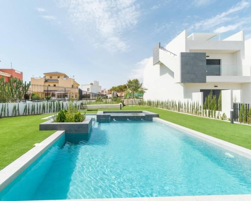 Villa en venta en Torrevieja, Alicante