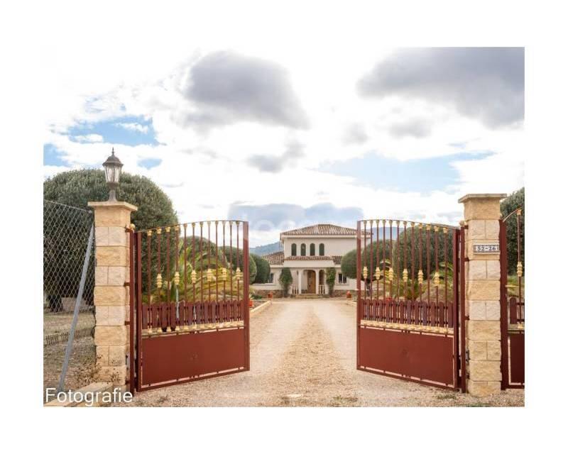 Villa à vendre dans Onil, Alicante