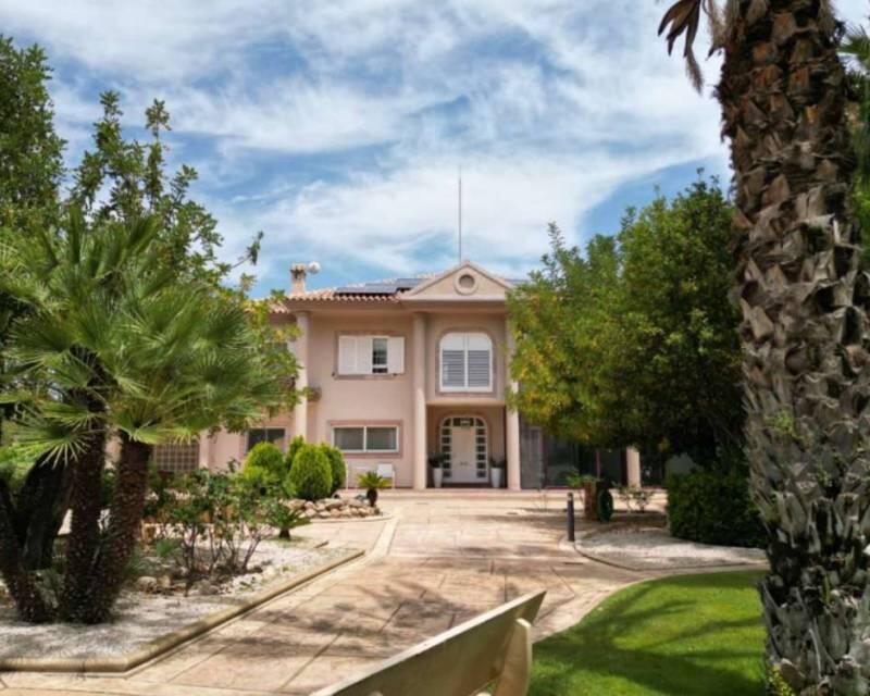 5 bedroom Villa for sale