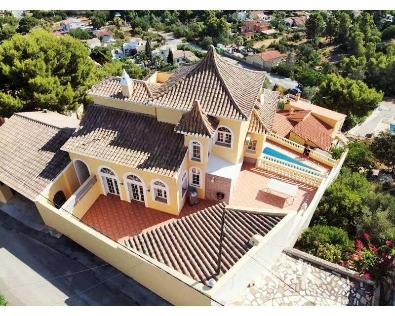 6 bedroom Villa for sale