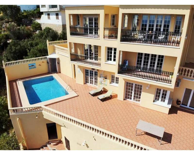 6 bedroom Villa for sale