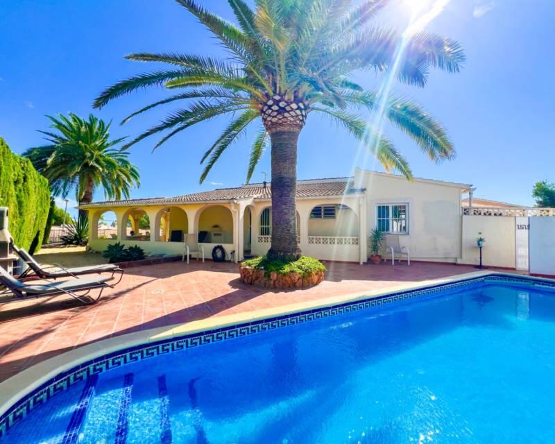 Villa for sale in La Nucia, Alicante