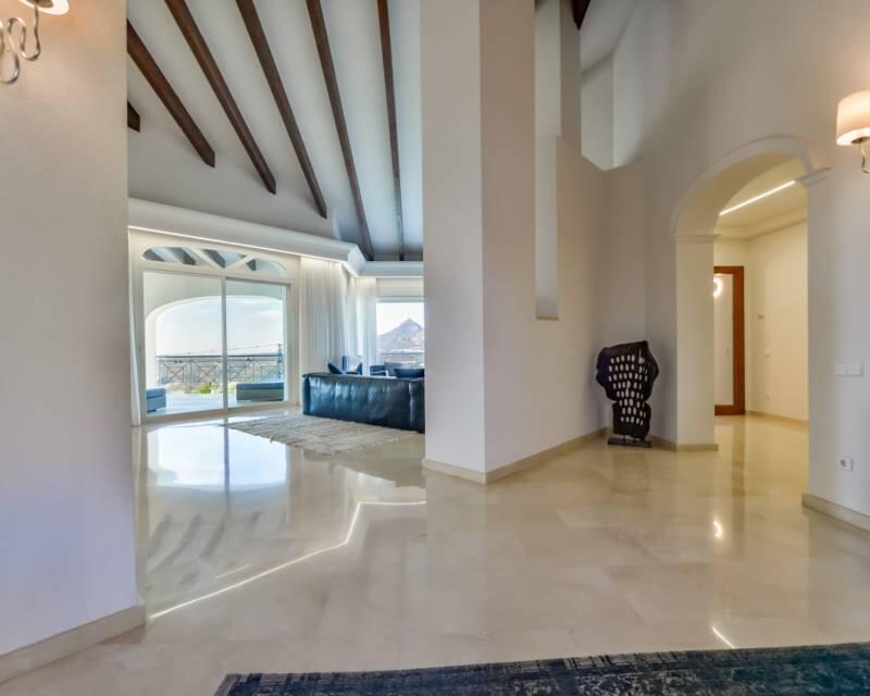 8 bedroom Villa for sale