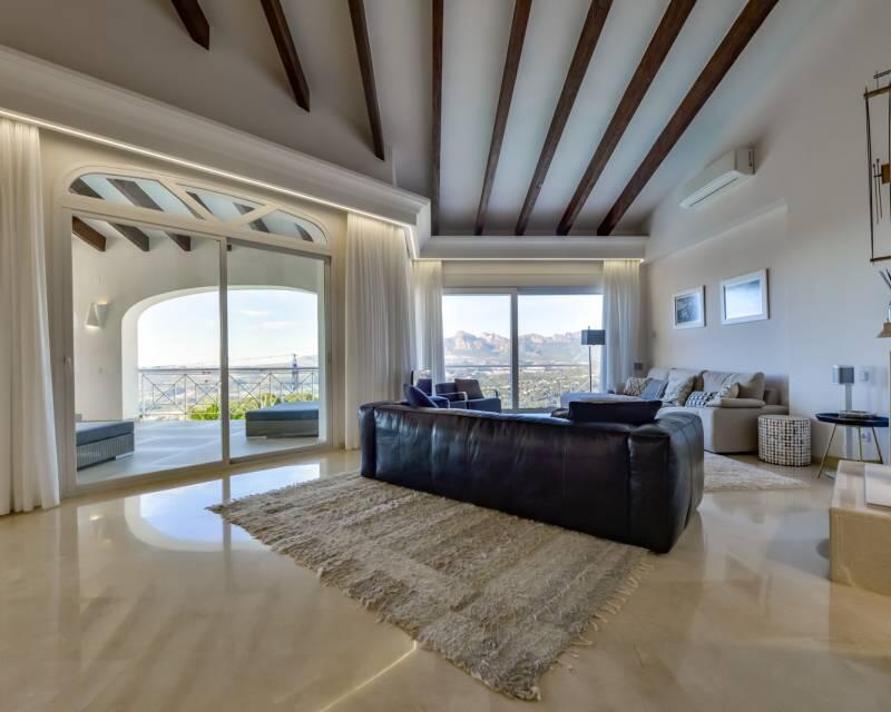 8 bedroom Villa for sale