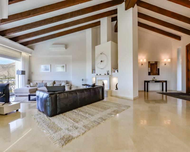 8 bedroom Villa for sale