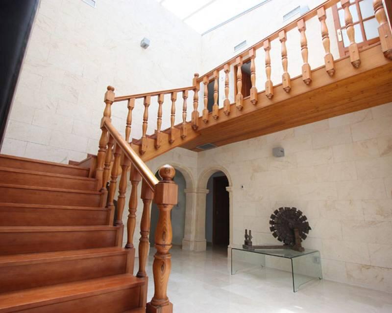 8 bedroom Villa for sale