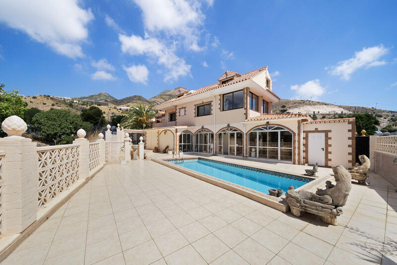 Villa for sale in Benalmadena, Málaga