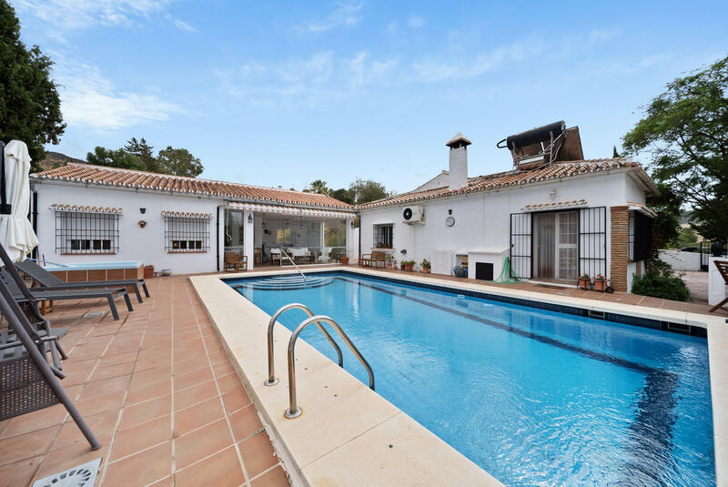 Villa for sale in Almogia, Málaga