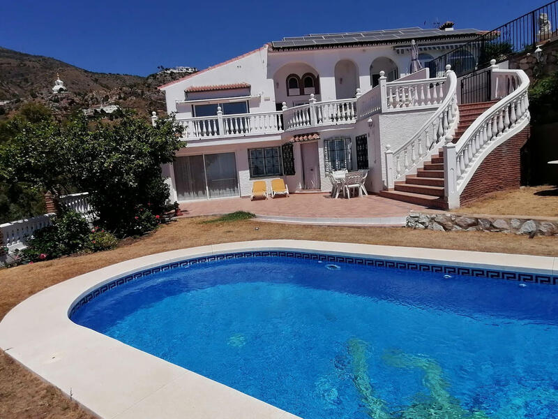 Villa Te koop in Benalmadena Pueblo, Málaga