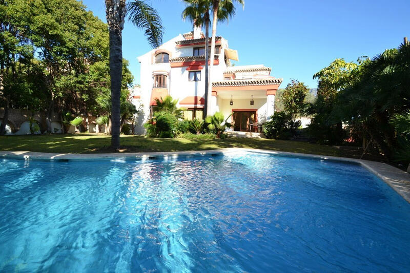 Villa till salu i Golden Mile, Málaga