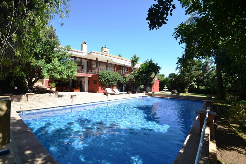 Villa til salg i Golden Mile, Málaga