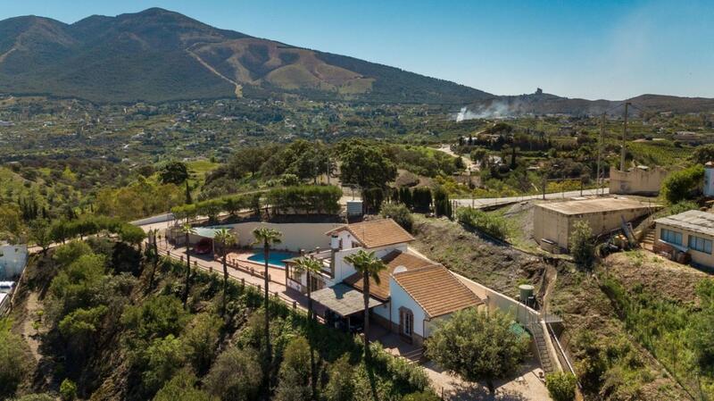 Villa til salg i Alhaurin el Grande, Málaga