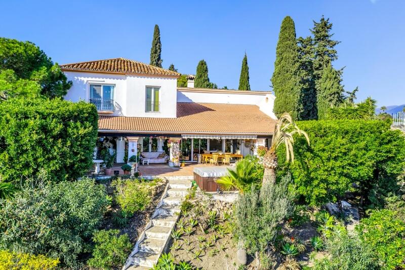 Villa for sale in Estepona, Málaga