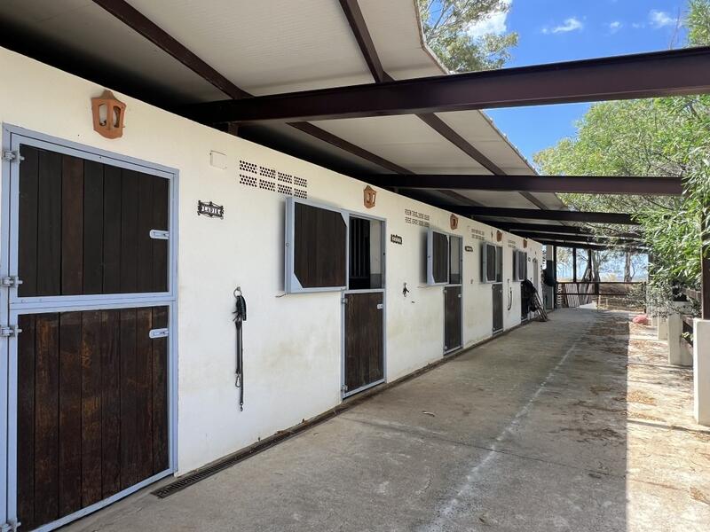 4 Schlafzimmer Landhaus zu verkaufen