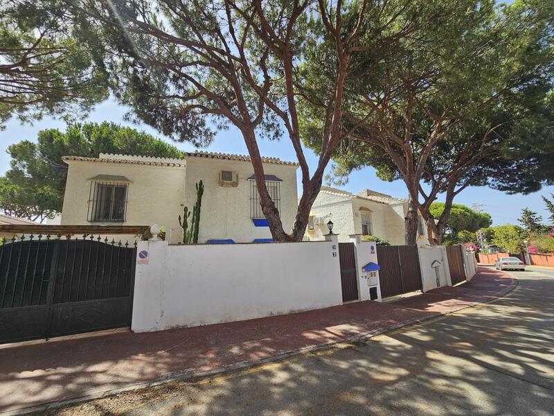 Townhouse for sale in Calahonda, Málaga