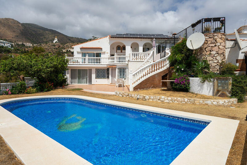 7 bedroom Villa for sale