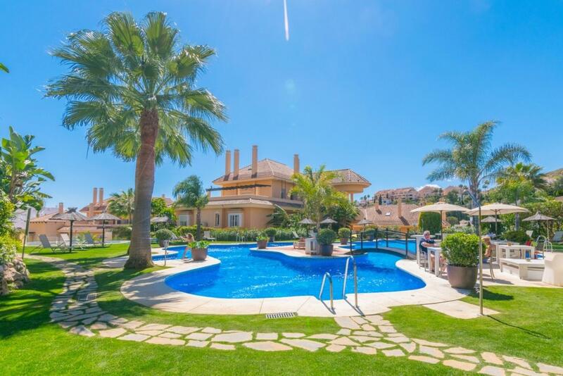 Apartment for sale in Nueva Andalucia, Málaga