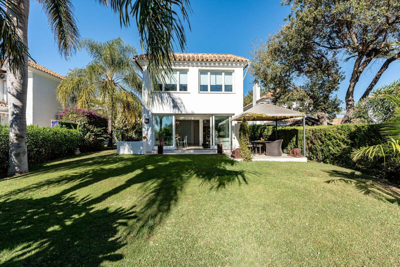 Villa à vendre dans Calahonda, Málaga