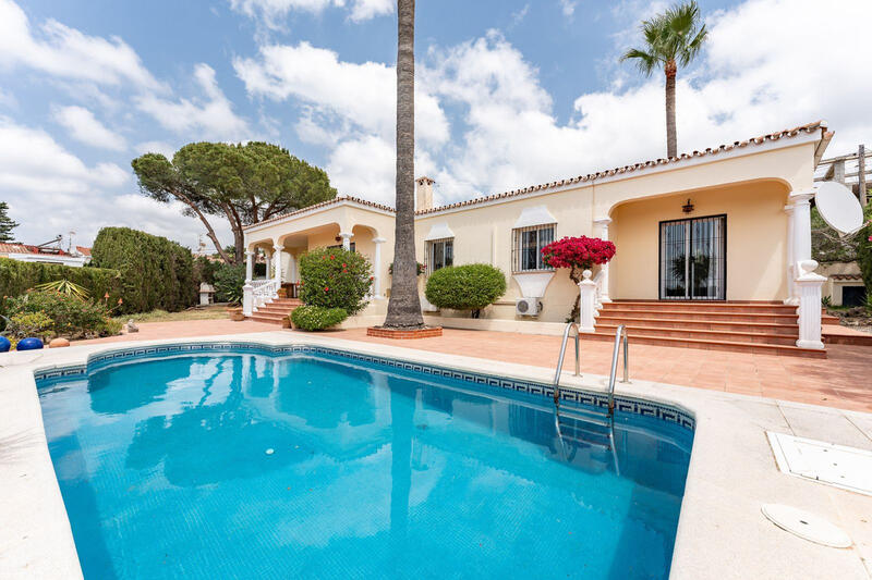 Villa for sale in Elviria, Málaga